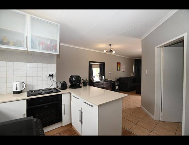 1 BEDROOM PROPERTY TO RENT IN PAULSHOF